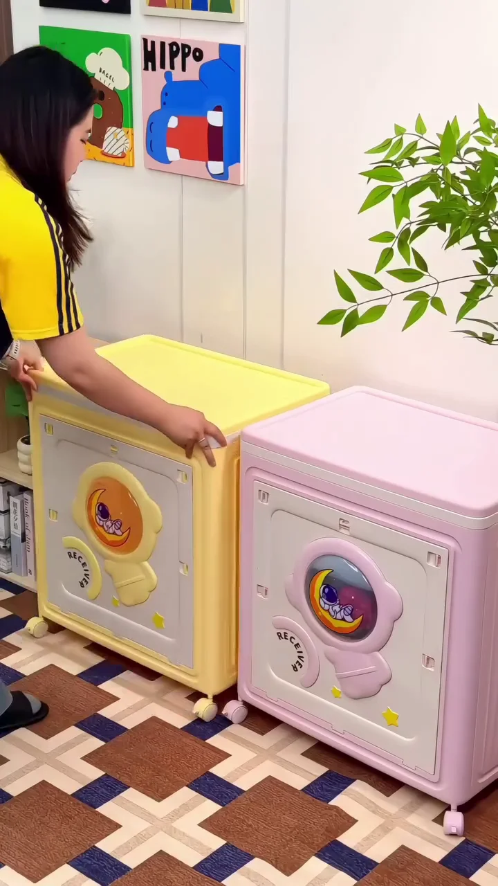 Large Astronaut-Themed Rolling Toy Chest and Collapsible Clothes Storage Bin with Dual Access and 360° Swivel Wheels